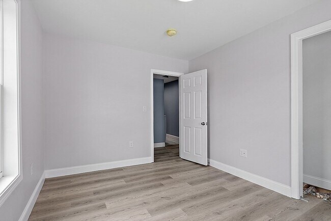 Building Photo - 53 Fenwood Rd