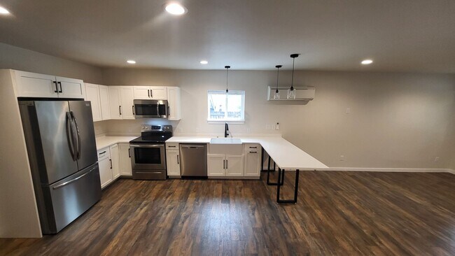 Building Photo - 1460 NW Newport Ave