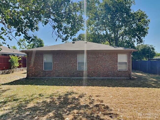 Building Photo - 708 Burlington Ave
