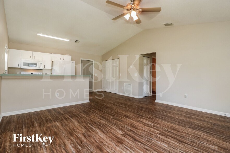 Building Photo - 2711 80th Ave E