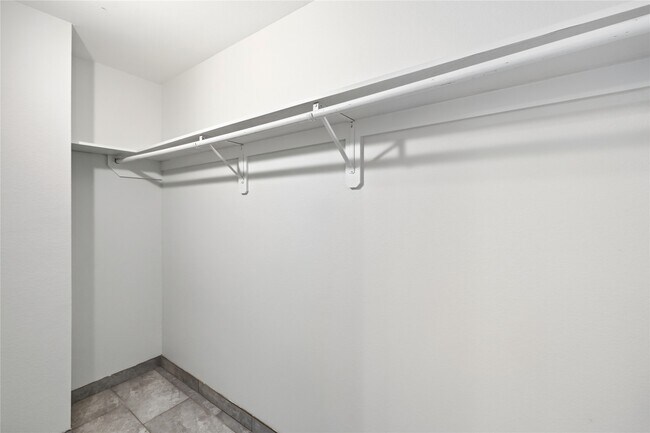 Building Photo - 6138 Brookfield Dr