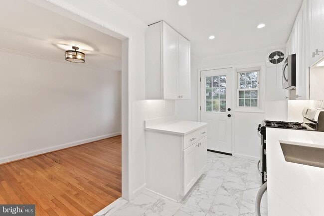 Building Photo - 1667 Hardwick Rd