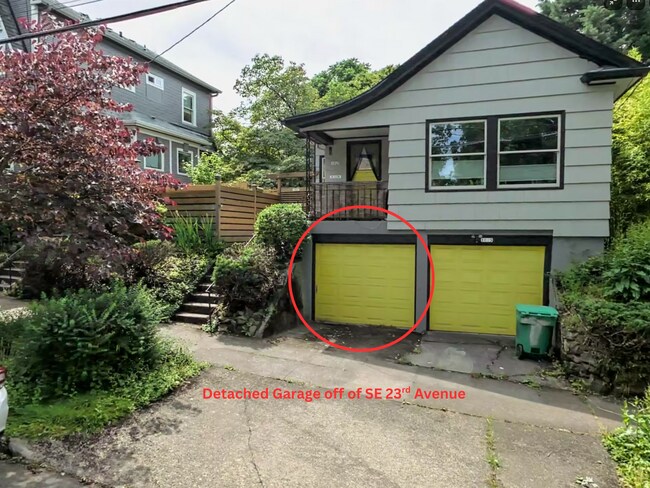 Building Photo - 2 Bedroom Mid Century Modern Home with Total Privacy!