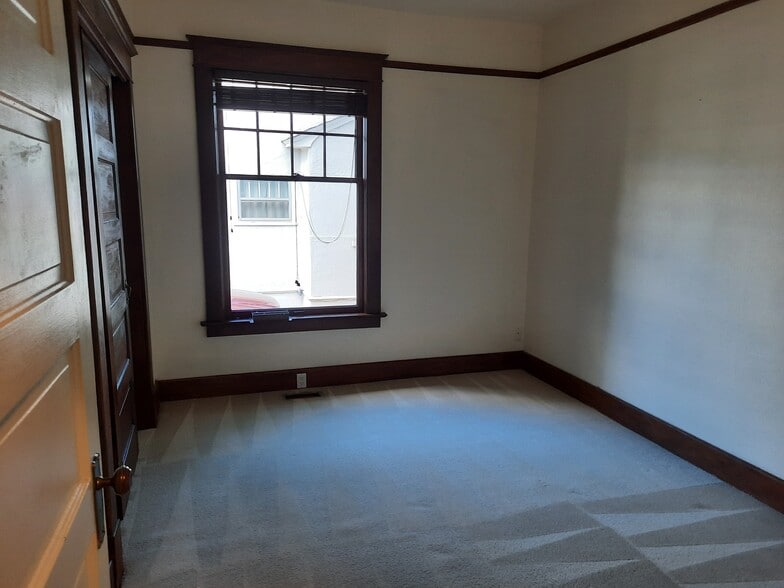 Building Photo - 145 S Franklin Ave