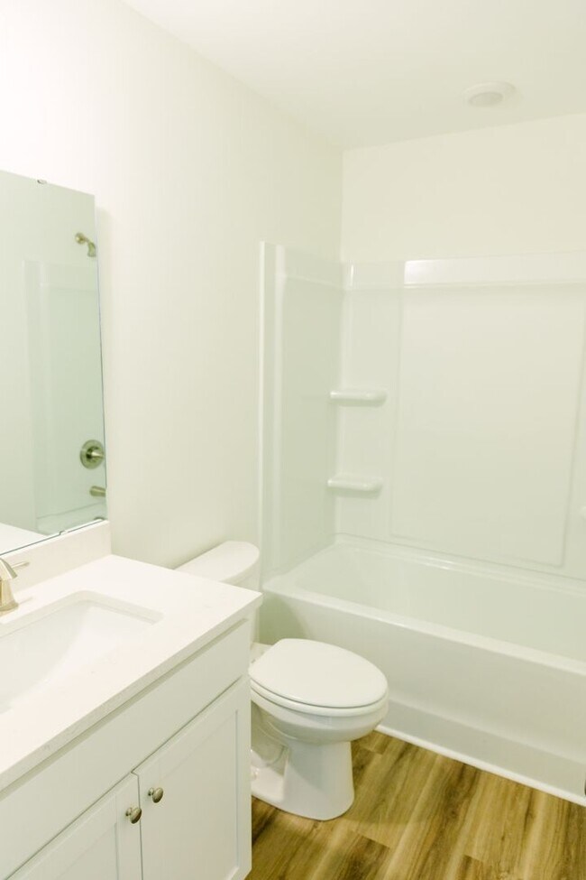 Building Photo - 3BD/2.5BA TOWNHOUSE-Walking Distance to Avondale, Greenway and Short Drive to Downtown Charleston...