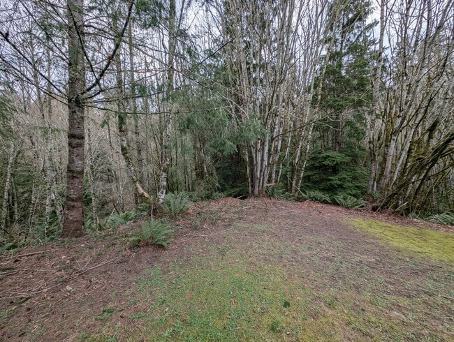 Building Photo - Large Duplex on Quiet Dead-End Street with 2-Car Garage, Washer & Dryer Provided