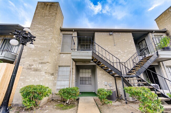 Building Photo - 6500 Sands Point Dr