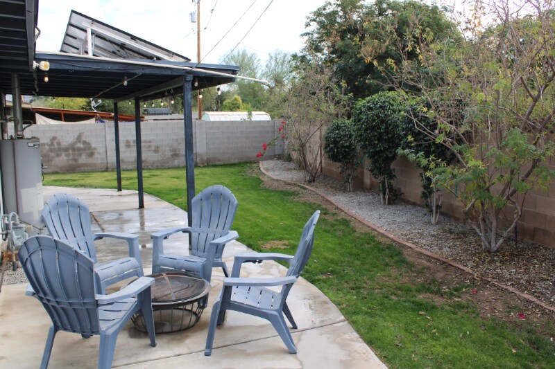 Building Photo - 1319 E Orangewood Ave