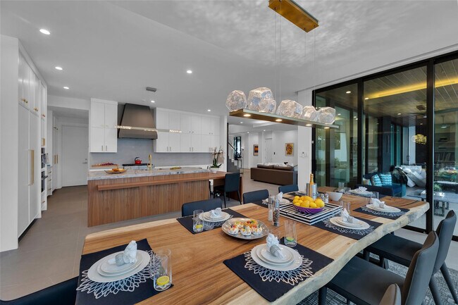 Building Photo - 1730 SE 13th St