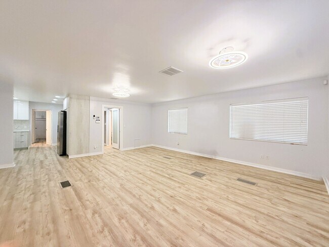 Building Photo - 545 Calle Amigos