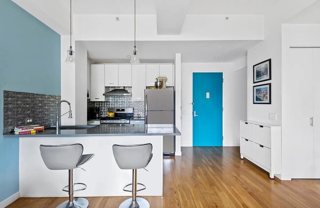 Building Photo - Comfortable Living in a Desirable Area