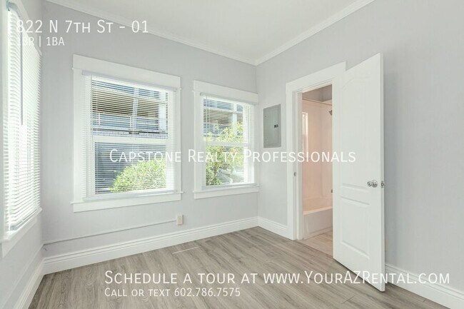 Building Photo - Charming Downtown 1 Bedroom 1 Bath!