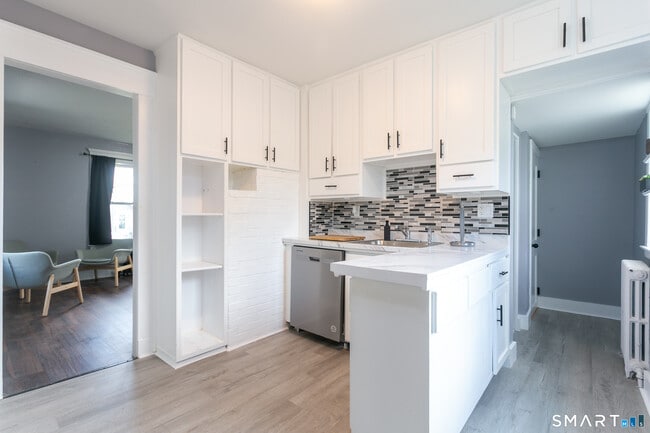 Building Photo - 101 Laurel St