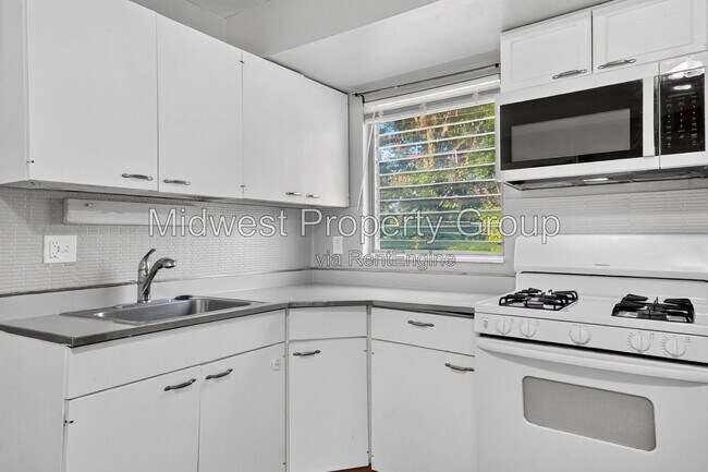Building Photo - 727 Shepley Dr