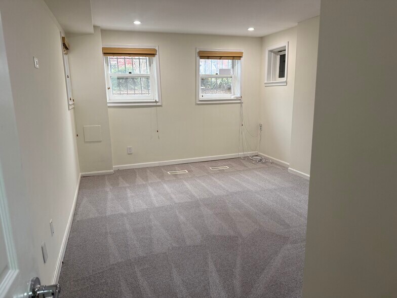 Building Photo - 1202 E Capitol St NE