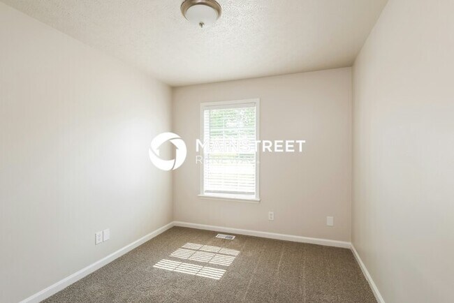 Building Photo - 3 Bedroom Pet-Friendly Home in LOUISVILLE,...