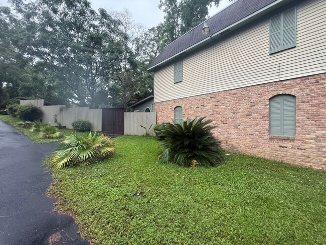 Building Photo - 3532 Spring Hill Ave