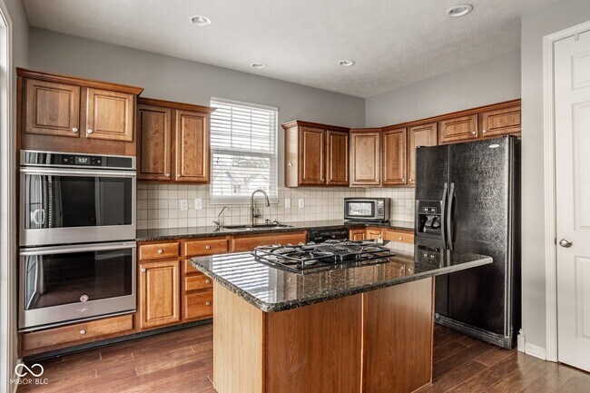 Building Photo - 51 Steele Ln