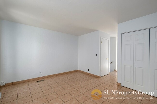 Building Photo - Duplex In Great West Valley Area