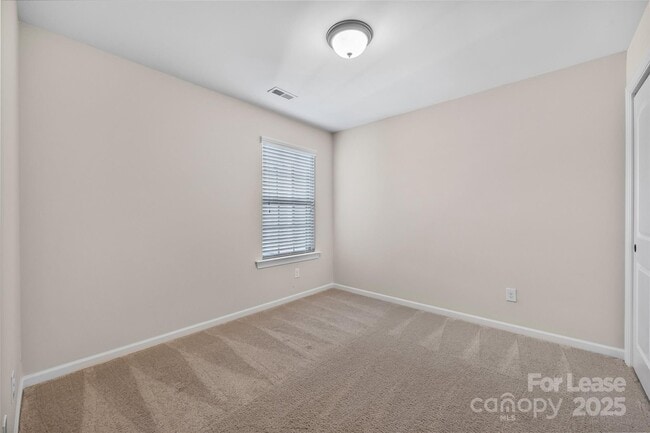 Building Photo - 1112 Roderick Dr