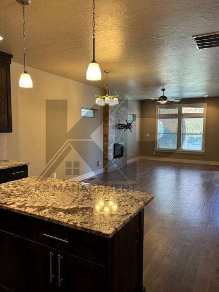 Building Photo - 2004 S Kerr St