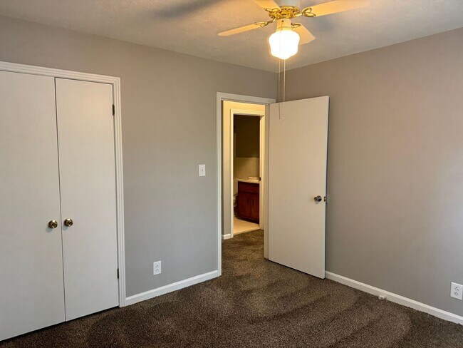 Building Photo - 104 Cornelia Ct