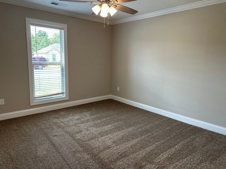 Building Photo - 84 Jackson Creek Dr