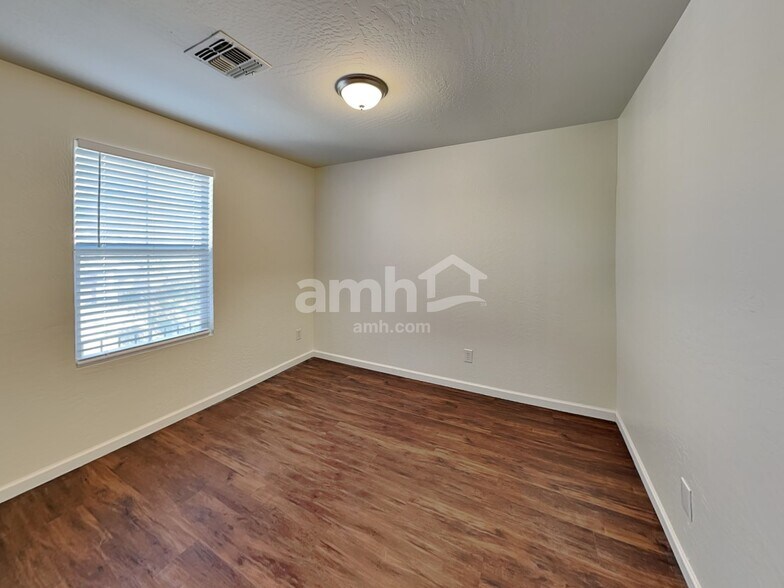 Building Photo - 10011 W Kingman St