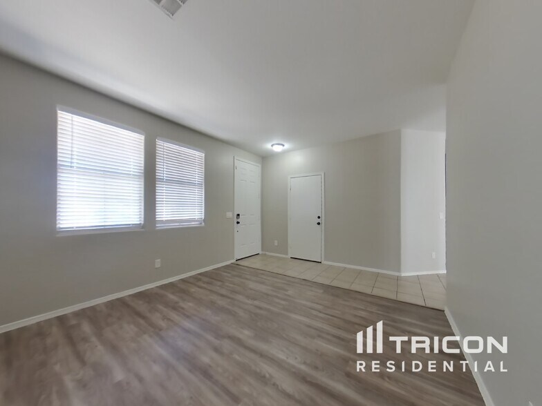 Building Photo - 45438 W Guilder Ave