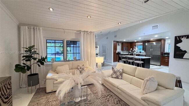 Building Photo - 1332 Van Buren St