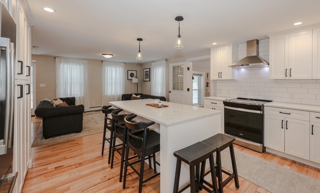 Building Photo - 395 Critchett Rd