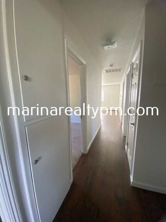 Building Photo - Charming 3 bedroom, 2 bathroom home locate...