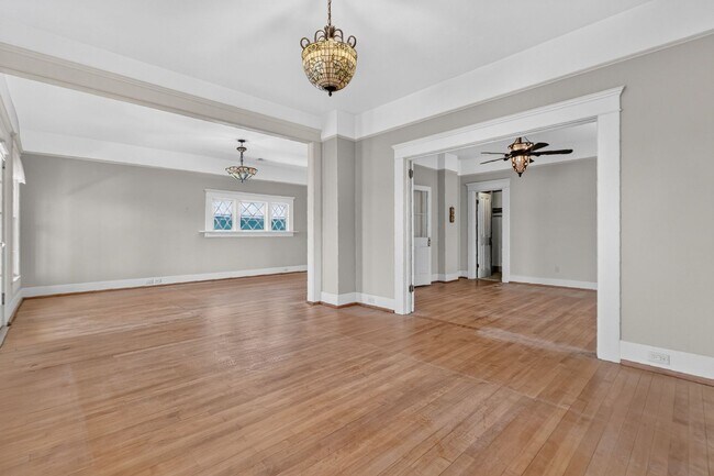 Building Photo - 3 Bedroom with Historical Charm Close to Square