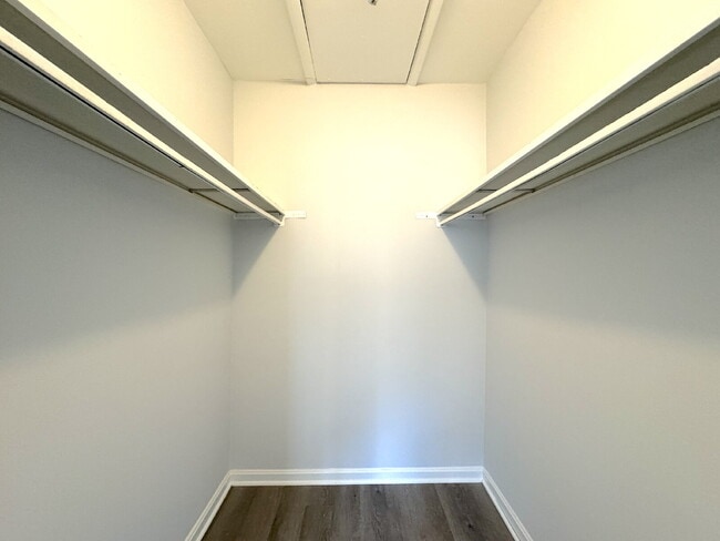 Building Photo - Charming Townhome with Modern Touches & Commuter Convenience!