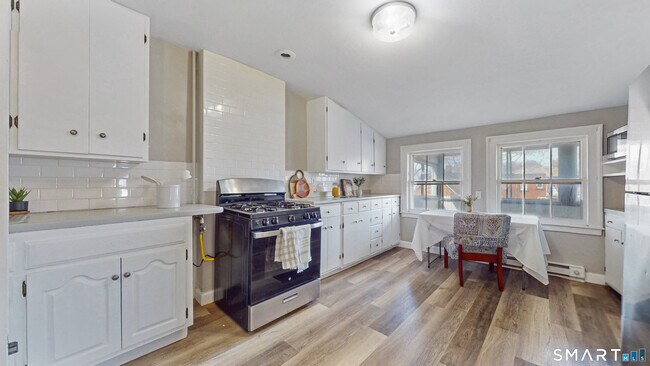 Building Photo - 24 Madison St