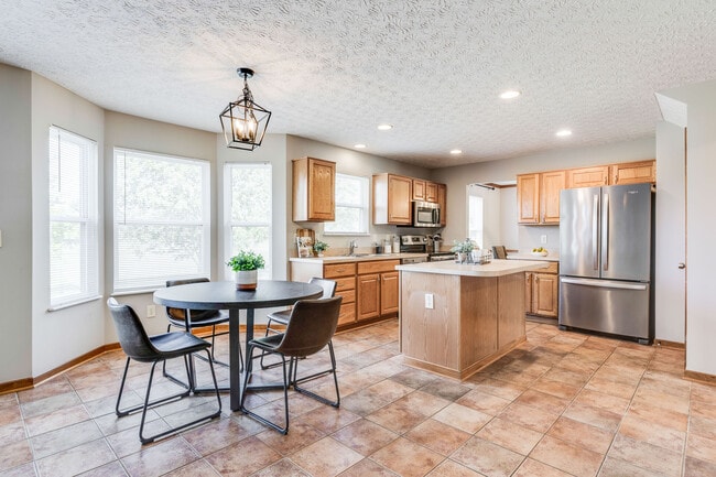 Building Photo - 7225 Bromfield Dr