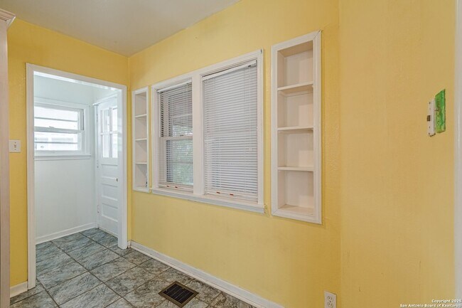Building Photo - 416 Alexander Hamilton Dr