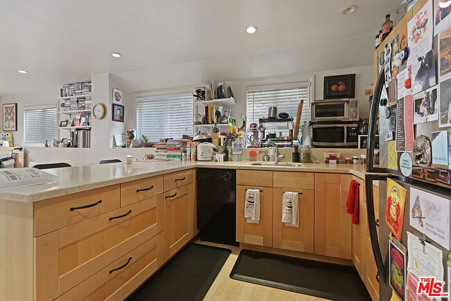 Kitchen & Eating Area - 3038 Ingledale Ter