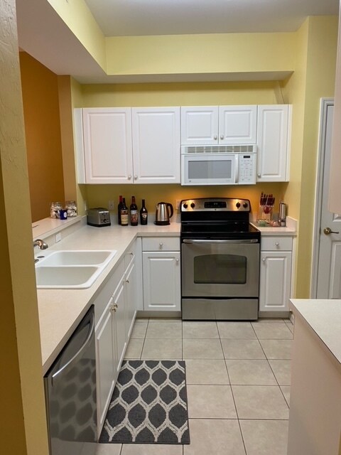 Building Photo - 3973 Bishopwood Ct E