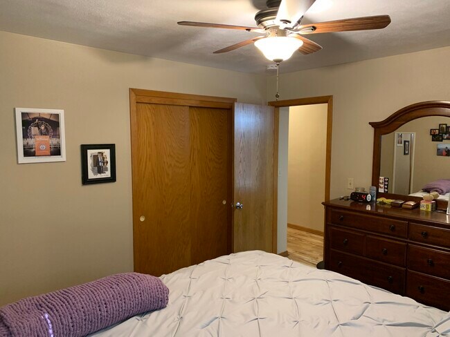 Building Photo - 854 8th Ave S