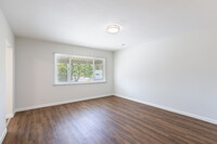 Interior Photo - Oak Grove - 450 28th St.