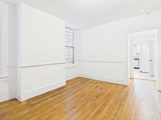 Building Photo - 2108 W Cary St