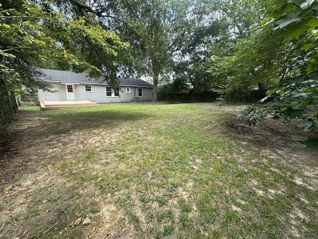 Building Photo - 2533 Chelsea Dr