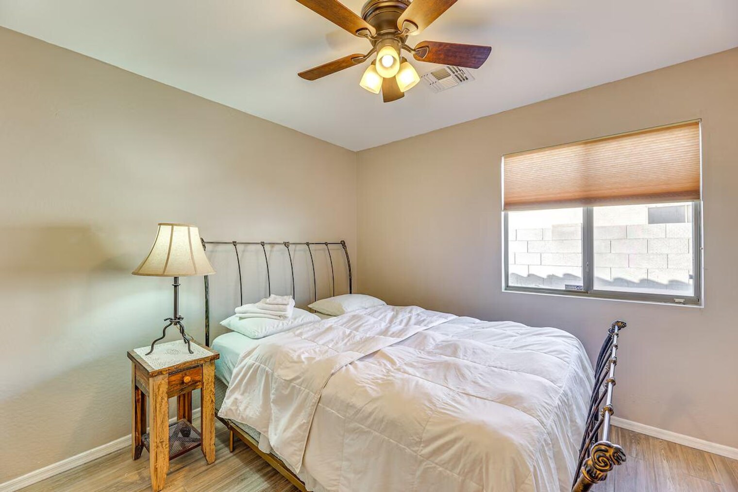 Building Photo - 1884 W CALIBERA Ct