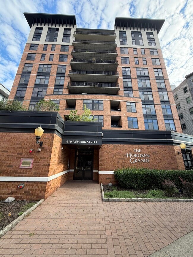 Building Photo - 610 Newark St.