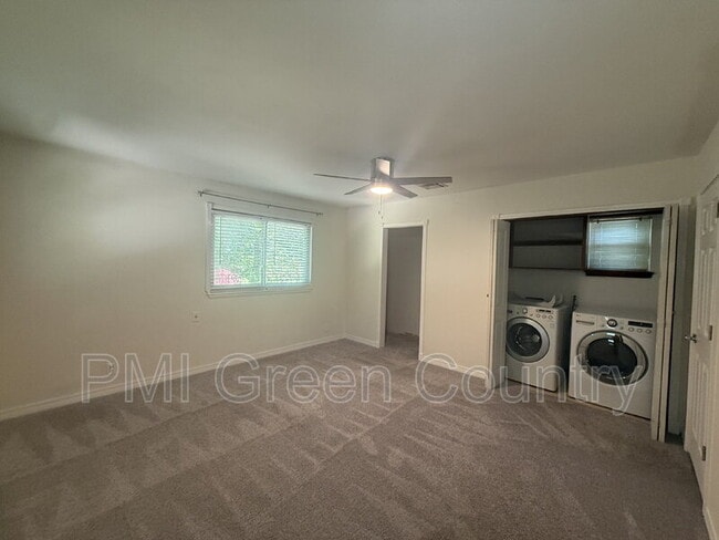 Building Photo - 2811 E 1st Pl