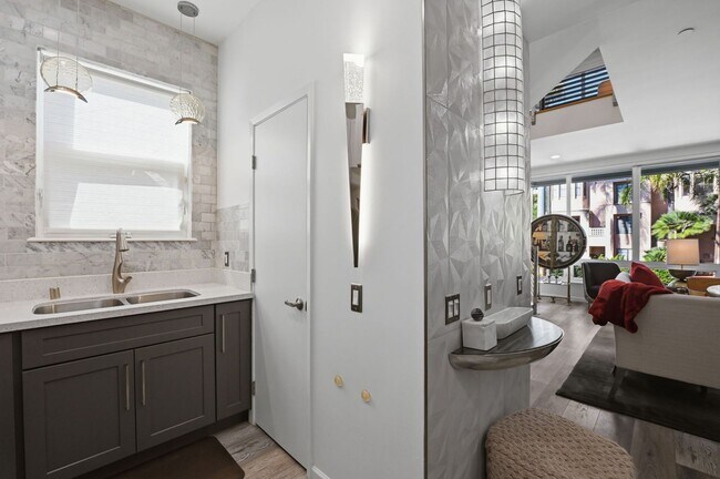 Building Photo - Furnished 2 bedroom