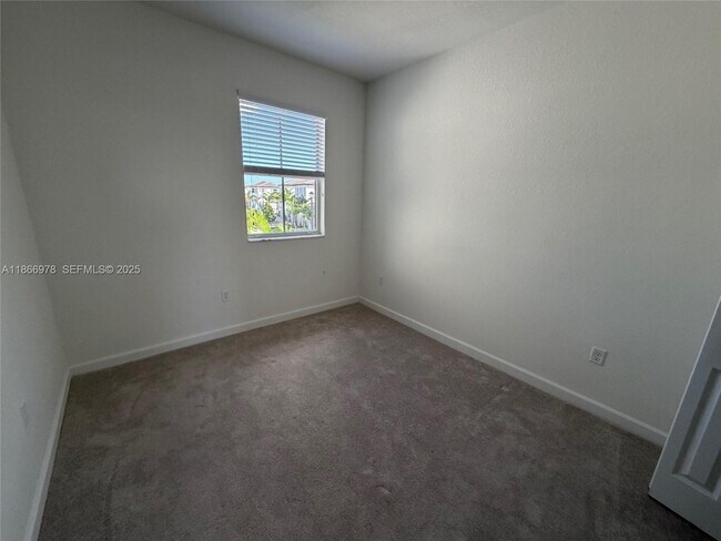 Building Photo - 2464 SE 24th St