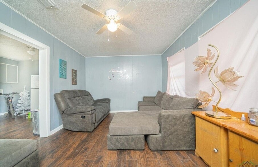 Building Photo - 106 S Davis St