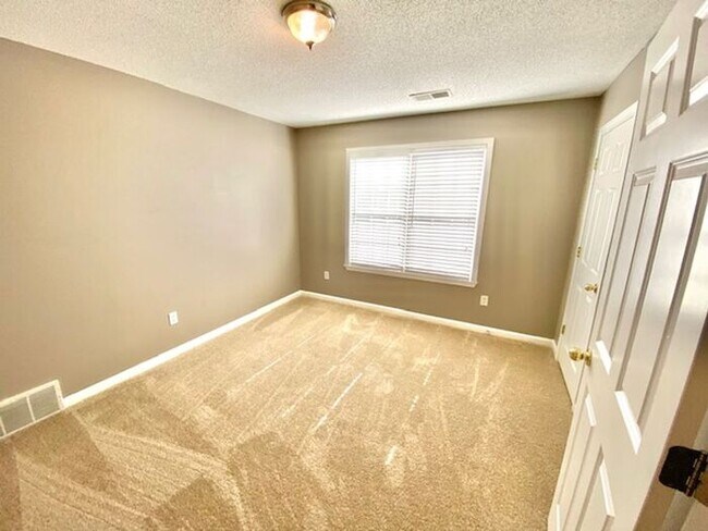 Building Photo - 3 Bedroom 2.5 bath with Loft Space Home in Cordova with Loft!